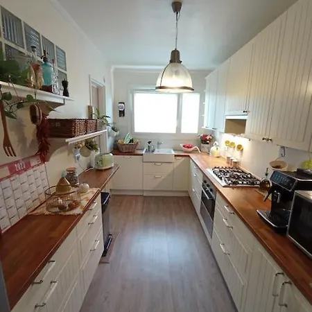 6 Personnes 100 M2 *